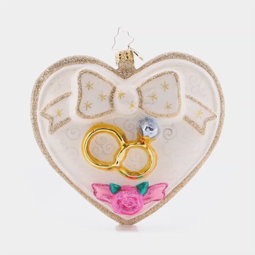 Video - Ornament Description - Love Everlasting: Linked together in a symbol of everlasting love and unity, these golden rings celebrate the timeless tradition of marriage. This video shows the ornament slowly spinning, 